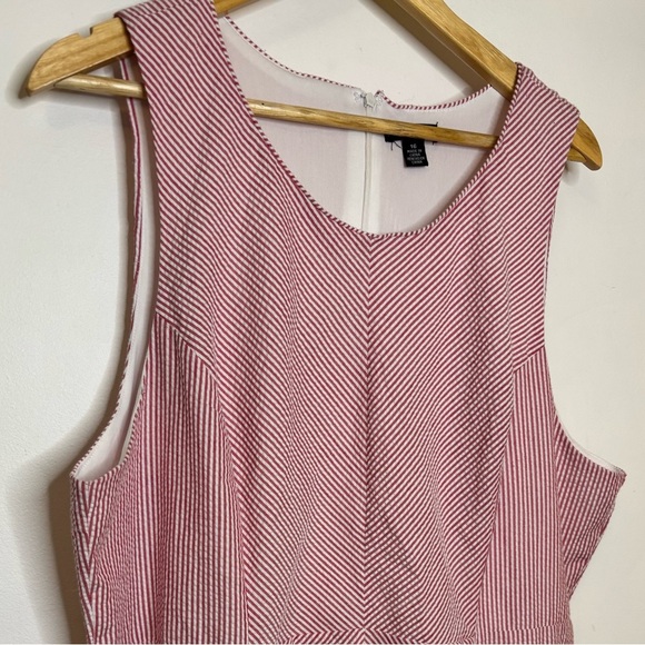 Nina Leonard Red and White Striped Seersucker Sleeveless Tiered Dress - Picture 5 of 7